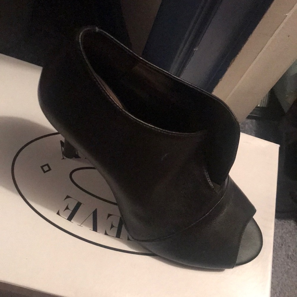 Ankle Boot - Picture 2 of 2